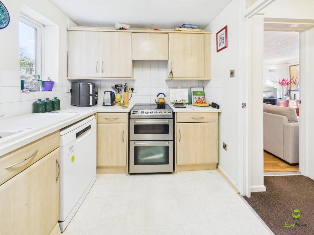 Pinecroft Court, 410 Wickham Lane, Welling, Kent, DA16 photo 3