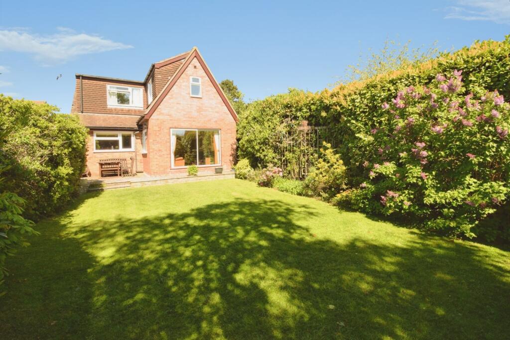 Main image of property: Upper Eastern Green Lane, Eastern Green, Coventry, CV5