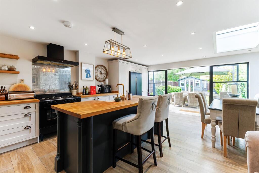 House in Bray, Forest Green - More