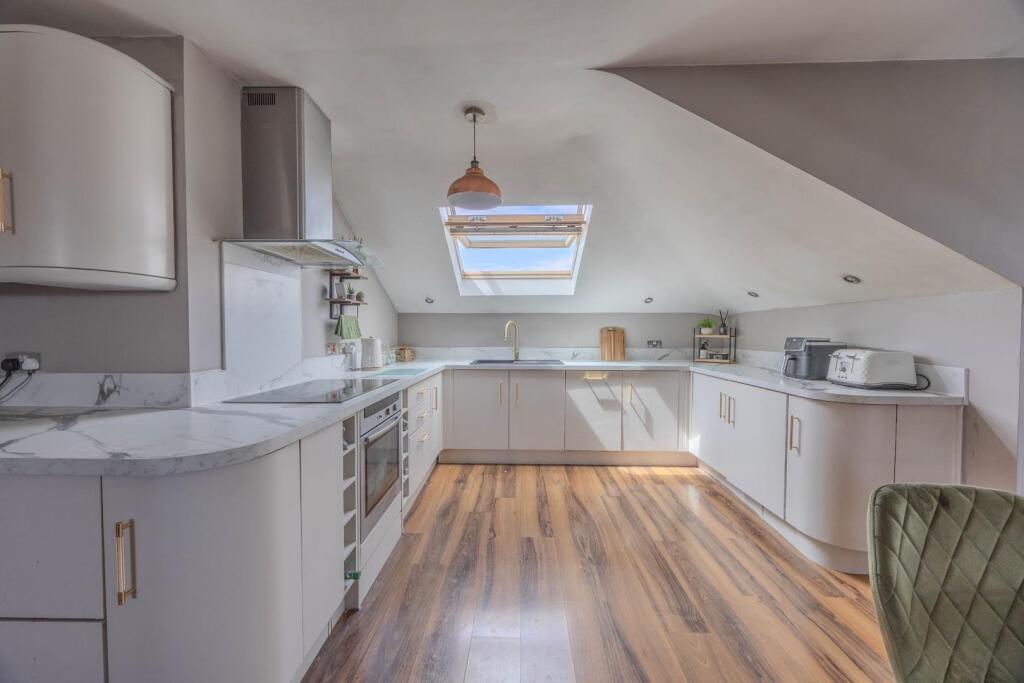 Apartment in Southend-on-Sea - View 5