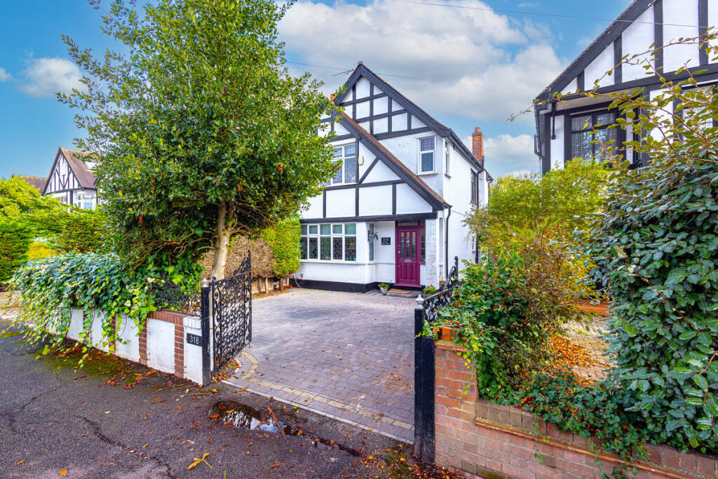 5-bed detached on Westbourne Grove, Westcliff-on-sea, SS0, £650,000