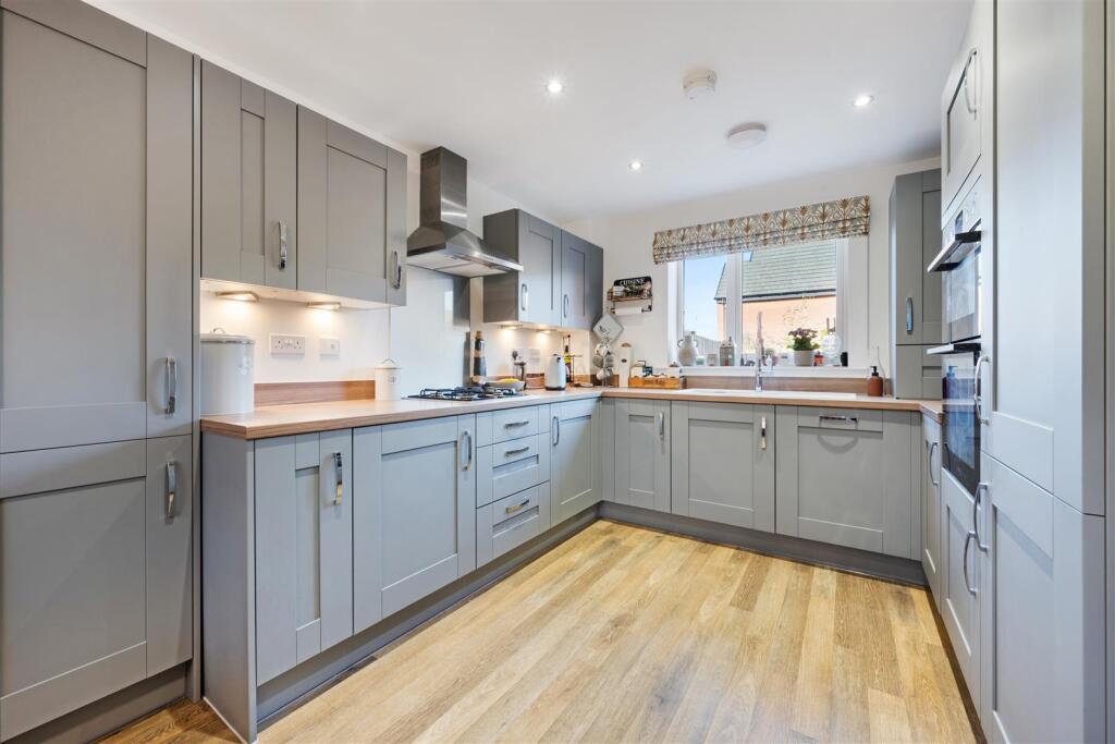 Greenford Drive, Priorslee, Telford photo 3