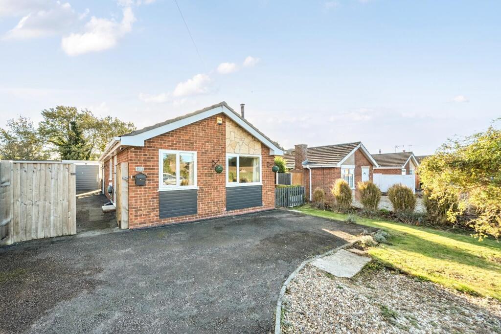 2-bed bungalow on South End, Hogsthorpe, Skegness, £190,000