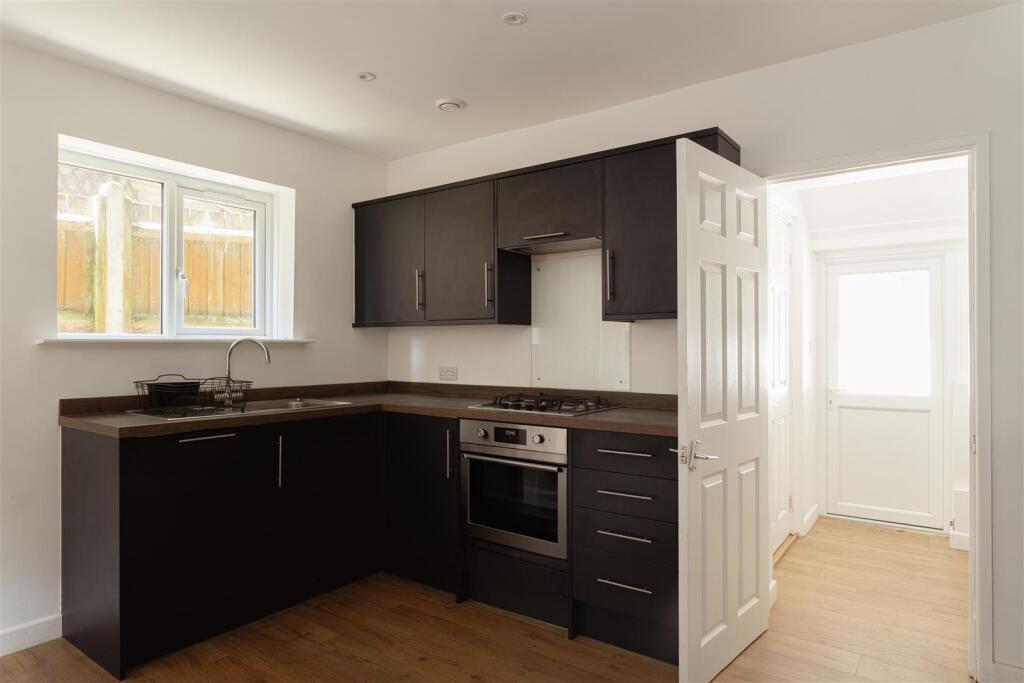 House in Reigate and Banstead, Reffles Bridge, Earlswood - View 3