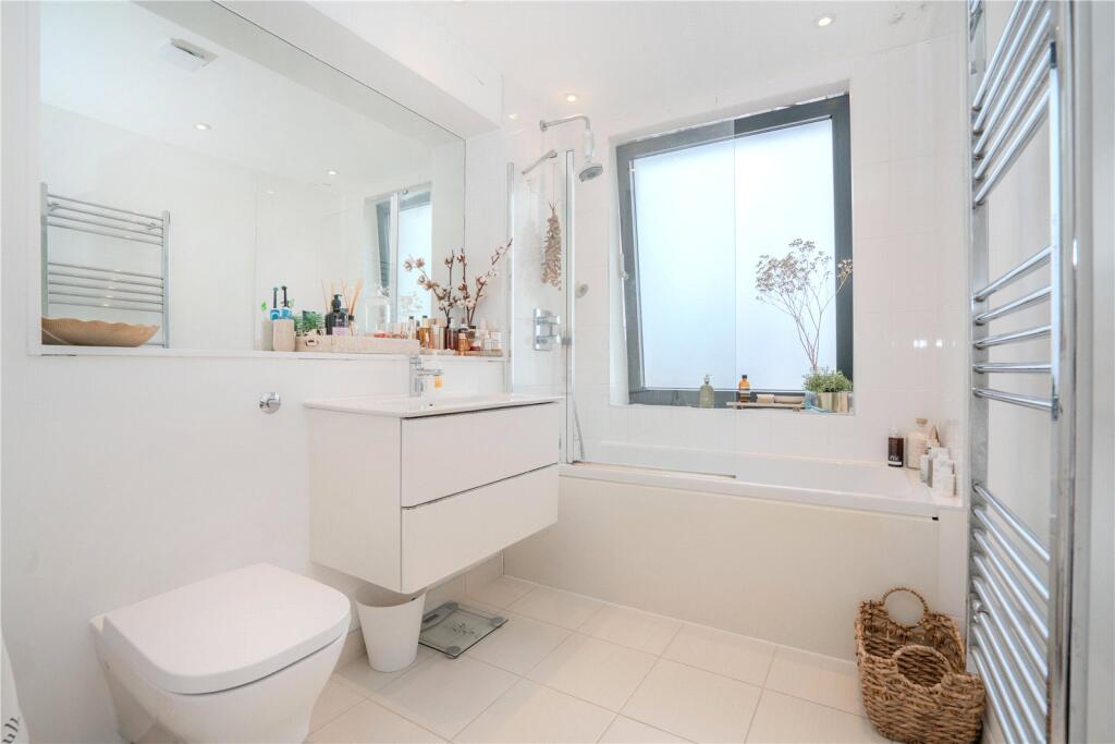 Apartment in Twickenham - View 5