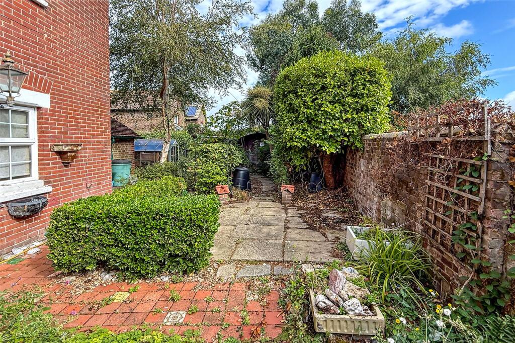 Arundel Road, Littlehampton, West Sussex photo 5