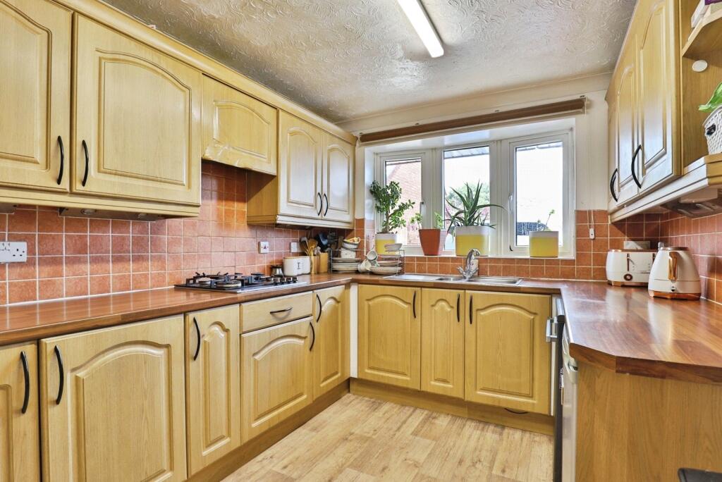 Boldre Close, POOLE, Dorset, BH12 photo 5