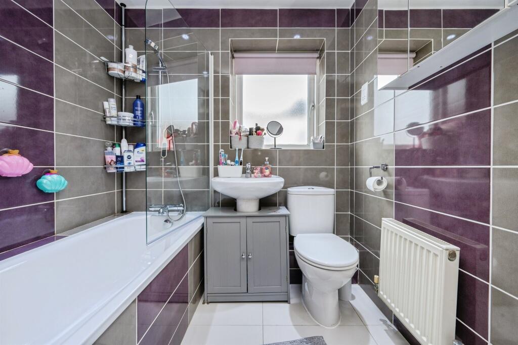 Addenbrookes Road, Newport Pagnell photo 4
