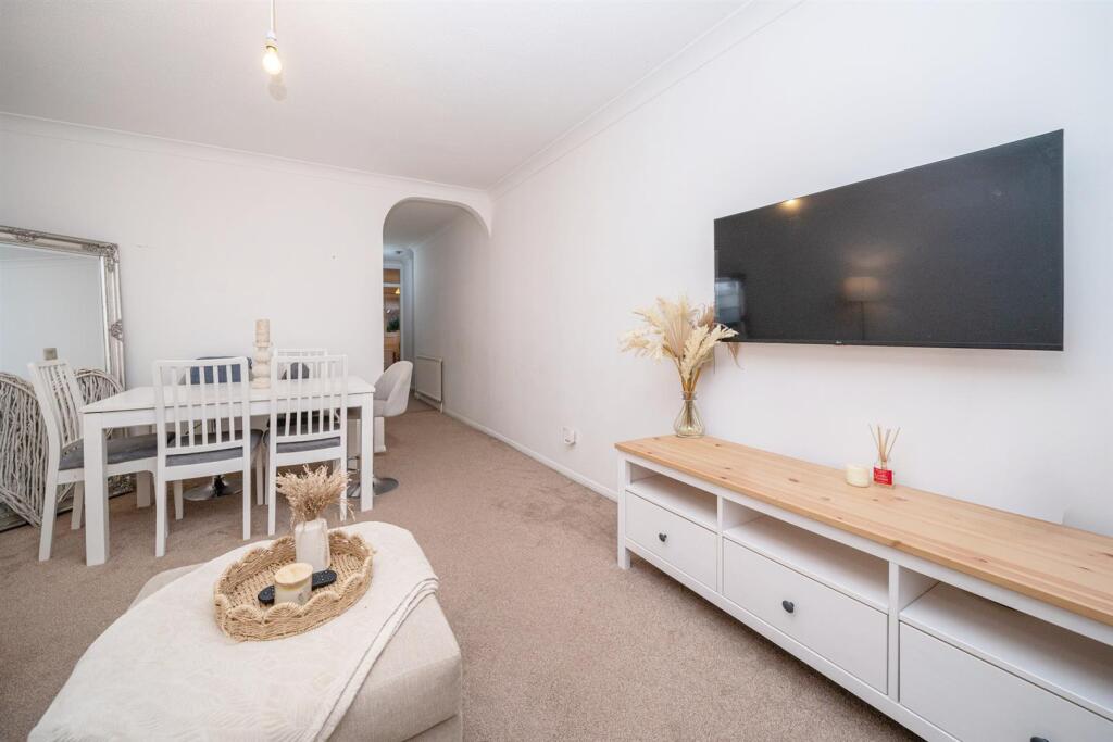 Battlefield Road, St. Albans - More