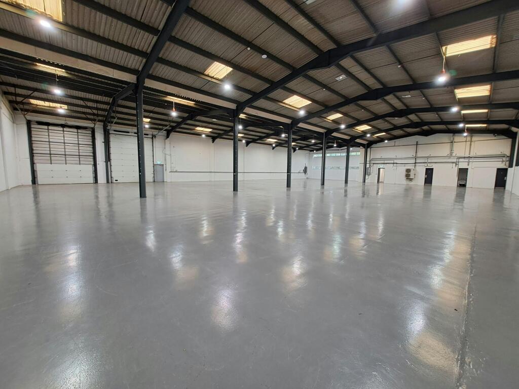 4ebf4c0eb1be4ff040b2d4c0722832fd-unit-33-clarke-road-warehouse-3.jpg
