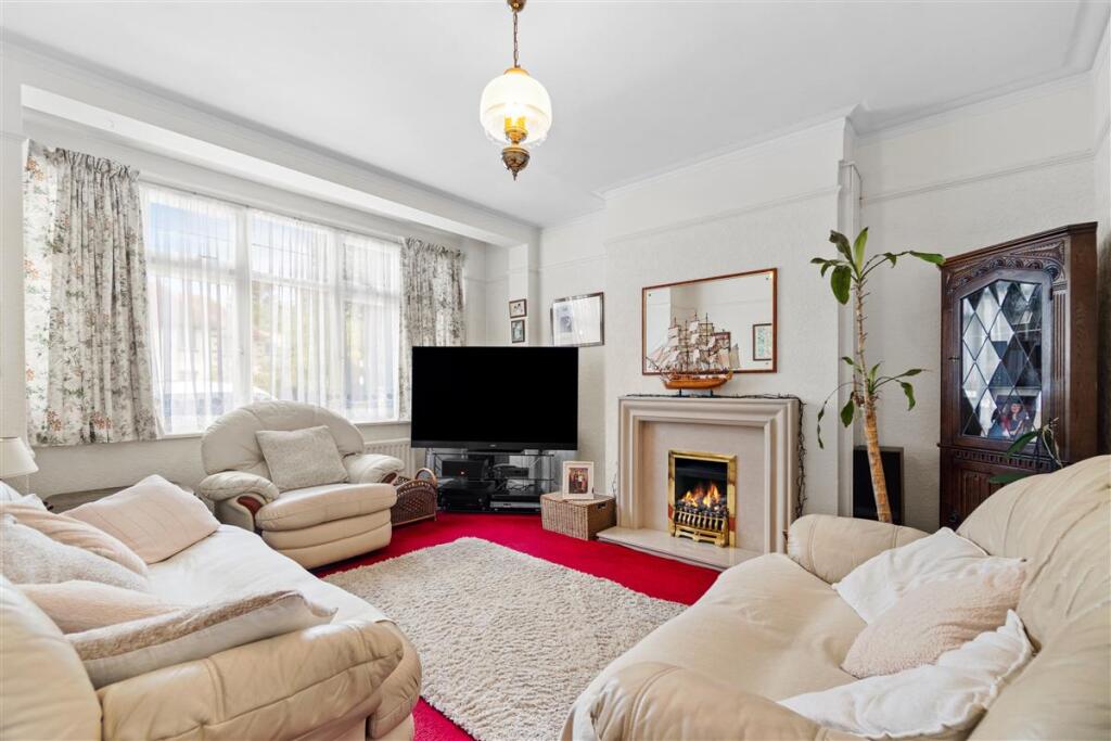 Pollards Hill South, SW16 photo 4