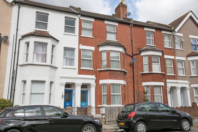 1-bed flat on St. Johns Road, London, £289,999