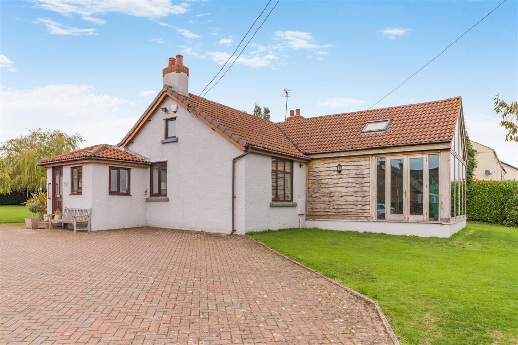 3-bed detached on Littledean Hill Road, Cinderford, £550,000