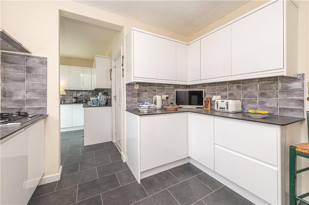 House in Bradford, Temple Rhydding, Baildon - More