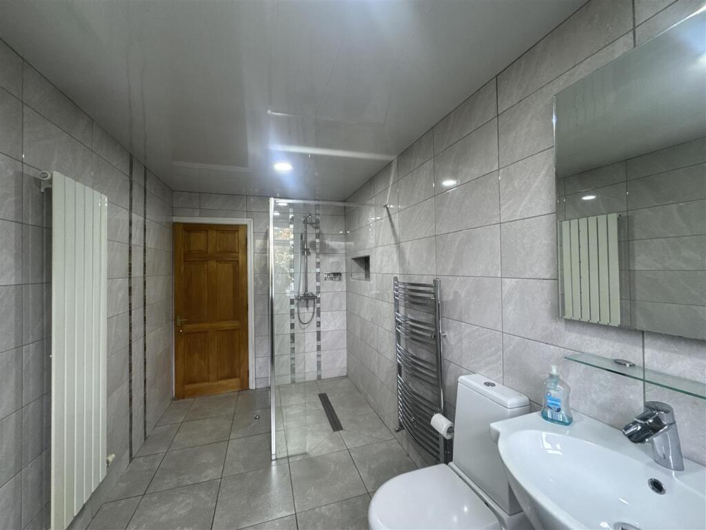 Wakefield Road, Heyrod, Stalybridge photo 3