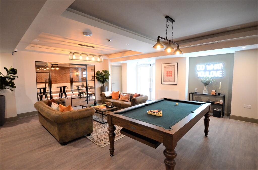 Apartment in Slough - More