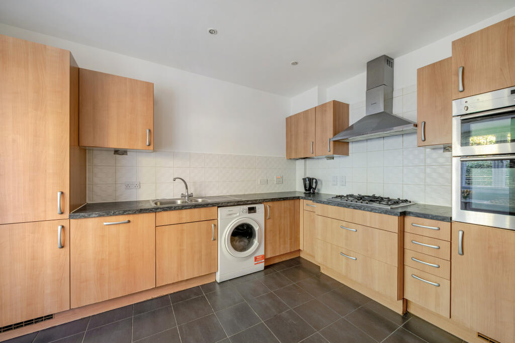 House in Mole Valley, Dorking - View 5