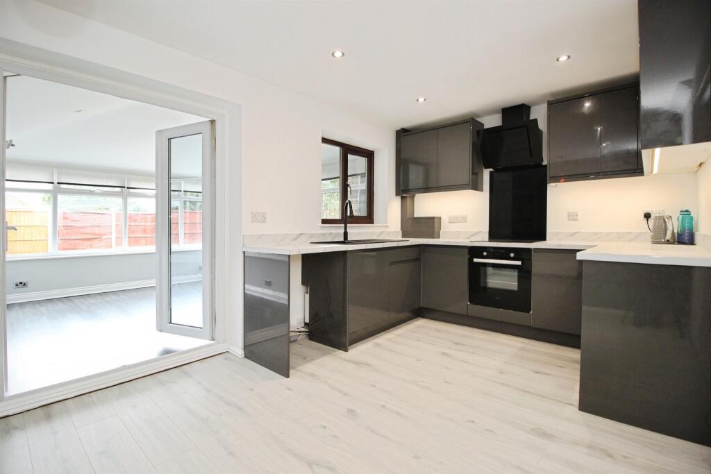 House in Leeds, West Yorkshire - View 3