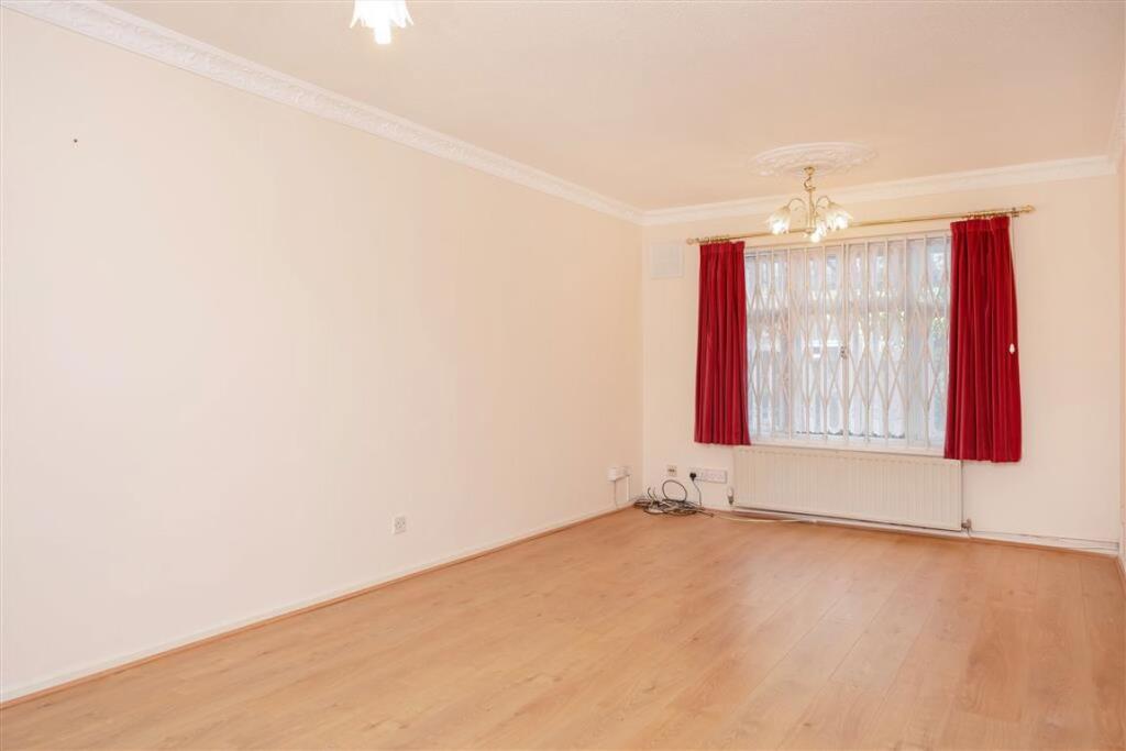 Plimsoll Close, Canary Wharf photo 2
