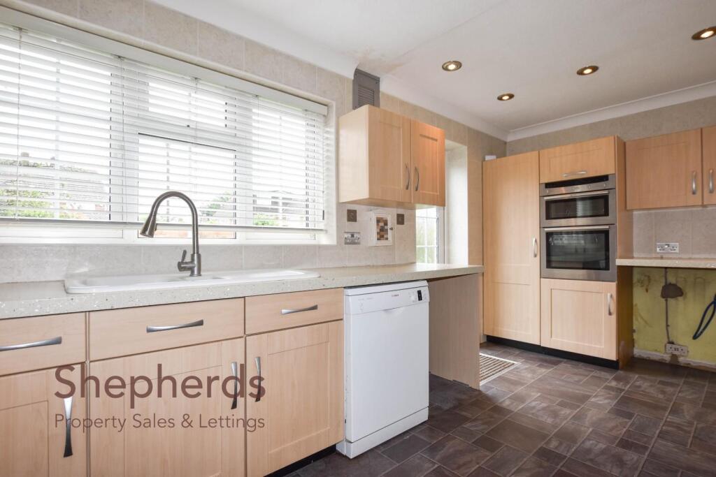 House in Waltham Cross, Cheshunt - View 5