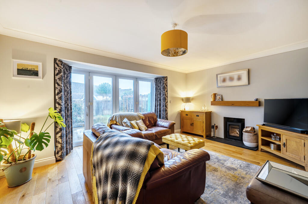 Walnut Tree Close, Stratton St Margaret, Swindon, SN3 photo 3