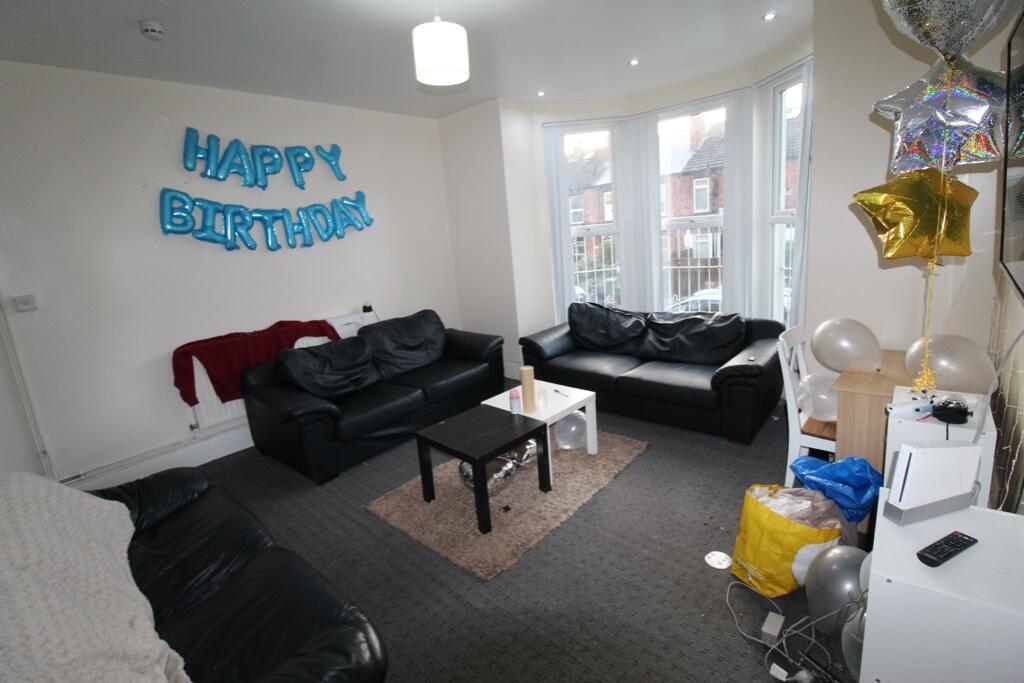 House in Leeds, West Yorkshire - View 2