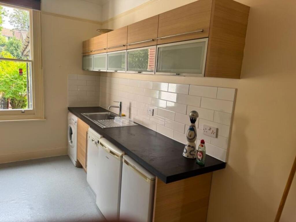 Apartment in Croydon - View 5