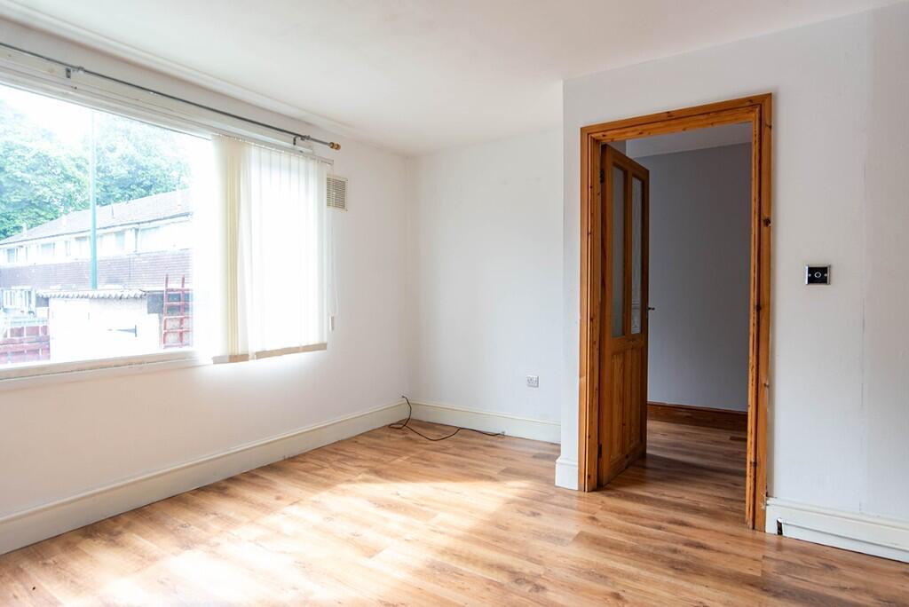 Catherine Close, Nottingham, NG6 photo 3