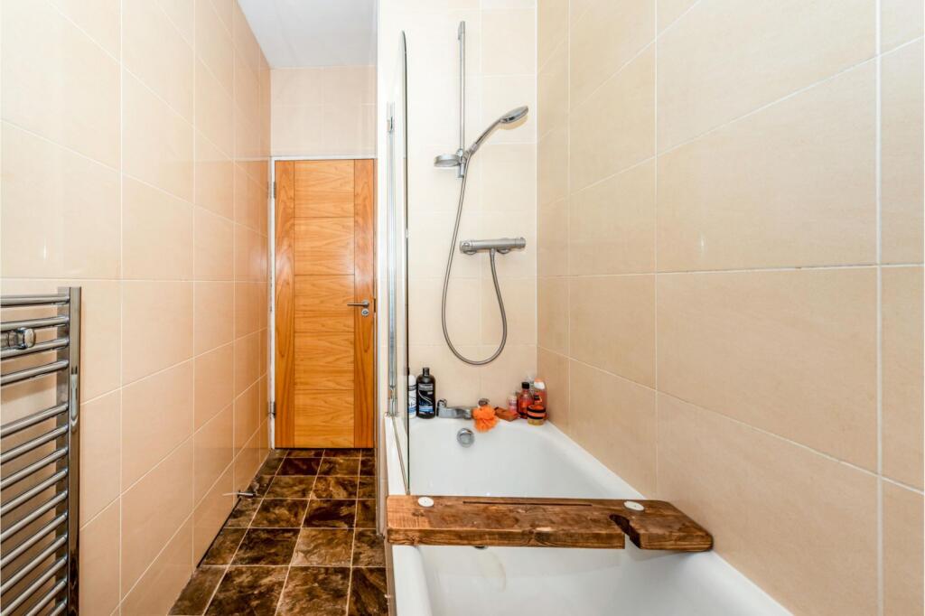 Apartment in Kingston upon Thames - View 2