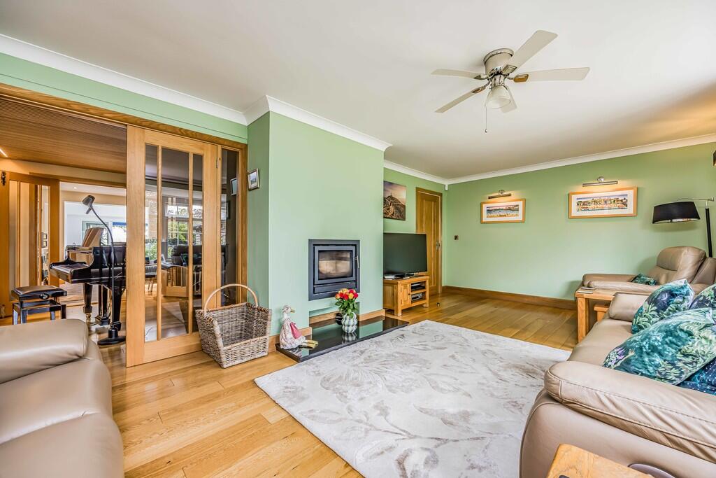 House in Winchester, Anthill Common, Denmead - More
