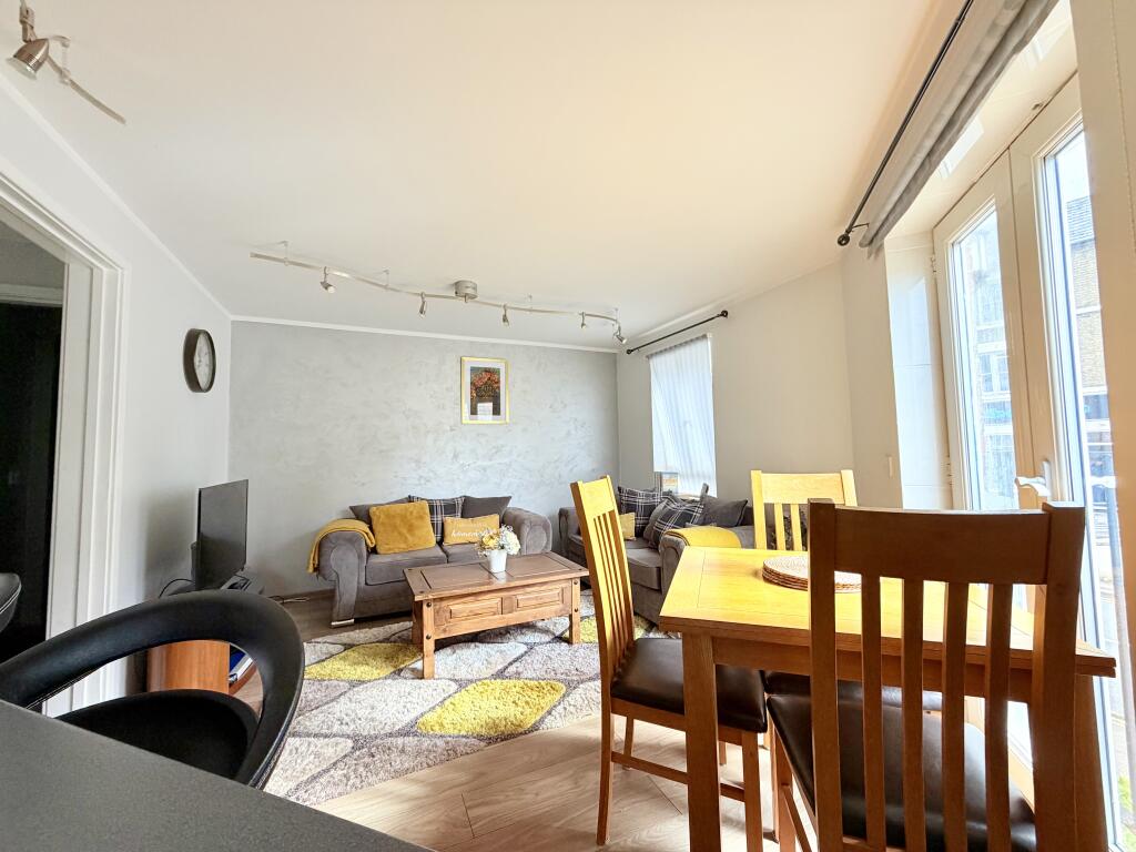 Apartment in Northampton, Raunds - View 2