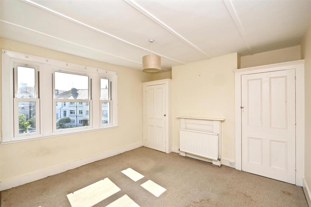 House in Eastbourne, Little Chelsea, Upperton - More