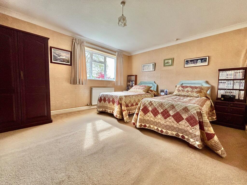 Sycamore Avenue, Evesham, Worcestershire, WR11 photo 4