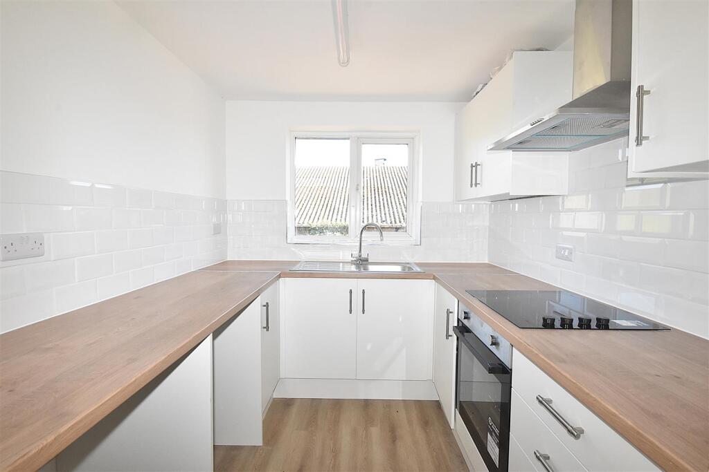 Mumby Close, Newark photo 4