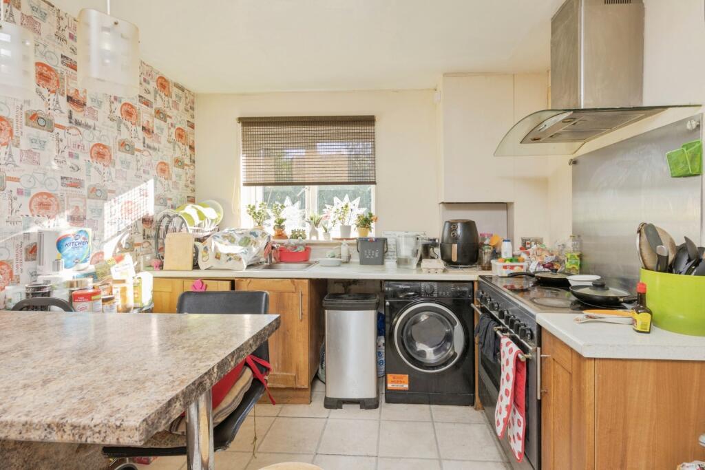 House in Tunbridge Wells, High Brooms, Sherwood - View 4