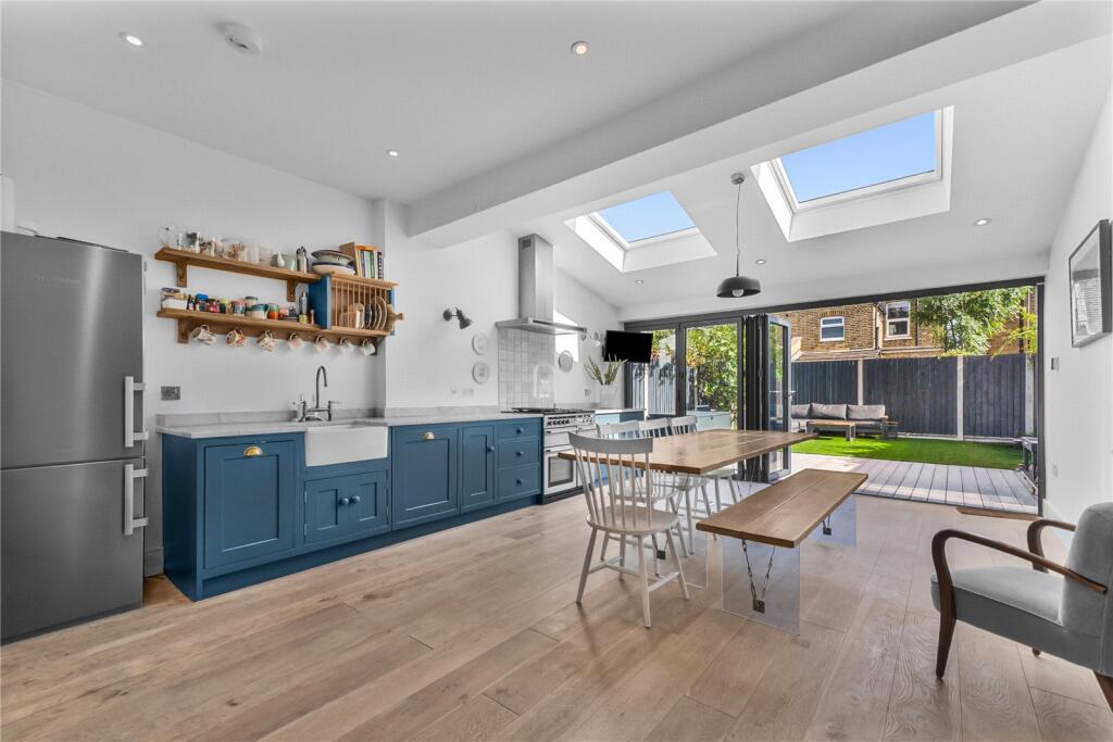 House in London, Summerstown