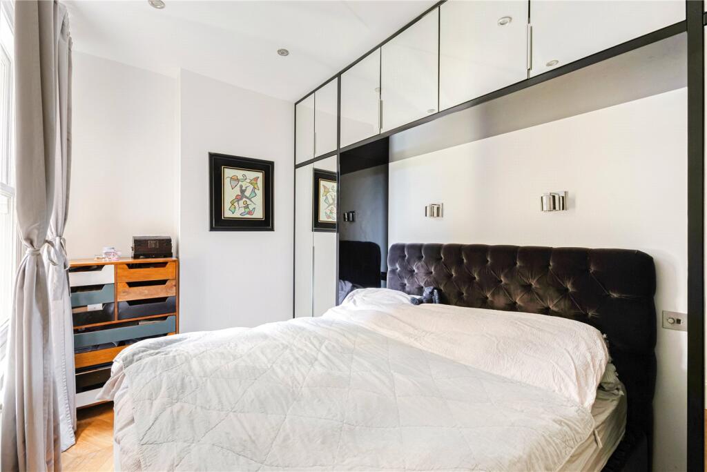 Apartment in London - View 5