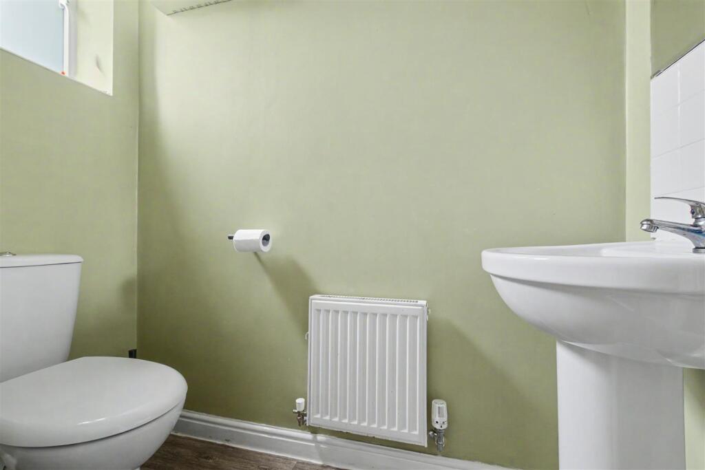 House in Nottingham, Dovedale Estate, Long Eaton - More