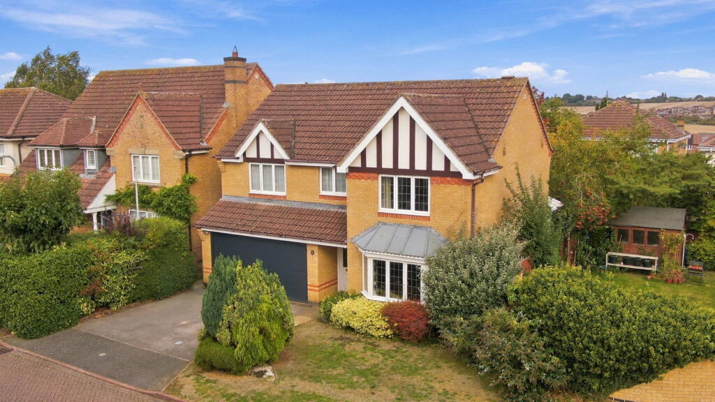 4-bed detached on Tattershall Close, Grantham, £390,000