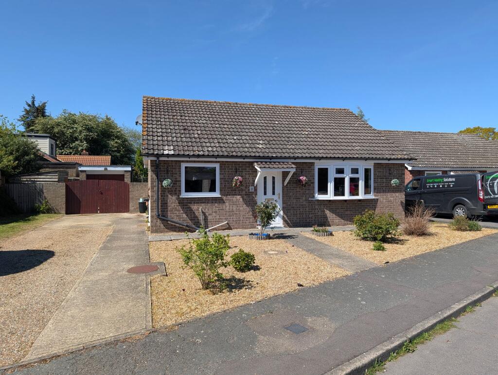 Main image of property: Hawthorn Close, Knodishall, IP17