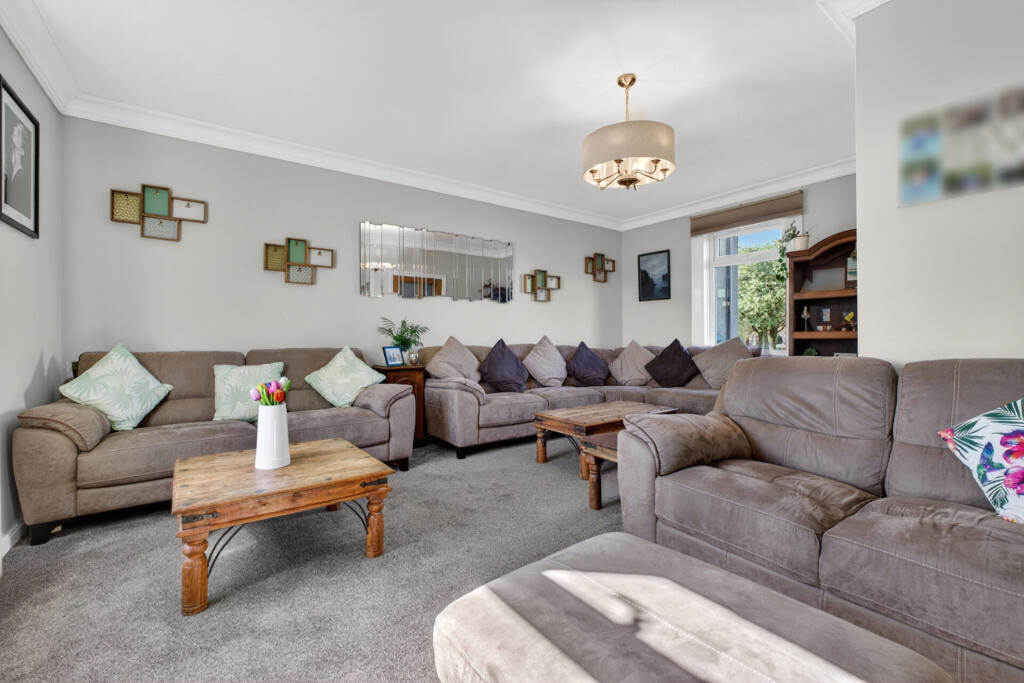 44 Central Avenue, Troon, KA10 7BD photo 3