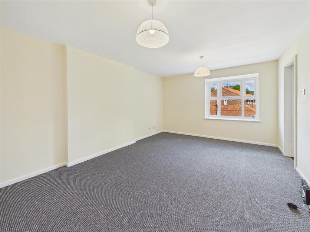 House in Hull - View 2