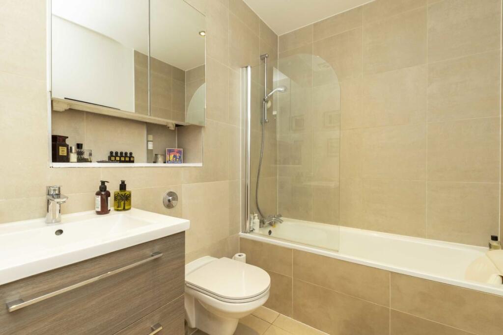 Apartment in London - View 5