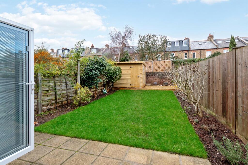 Rosevine Road, West Wimbledon photo 4