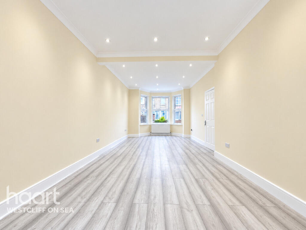 Burdett Avenue, WESTCLIFF-ON-SEA photo 3