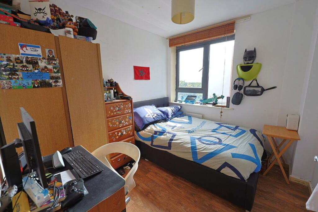 Apartment in Harrow - More