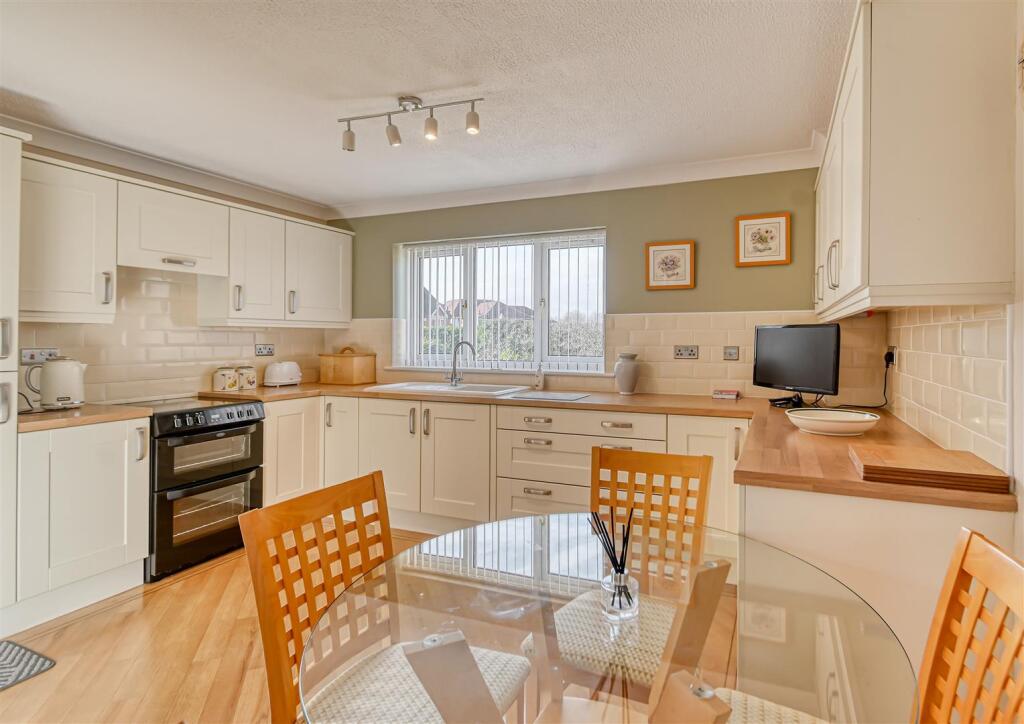 9 Harley Way, Bridgnorth photo 2