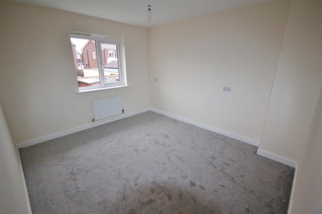 House in Leeds, South Milford - More