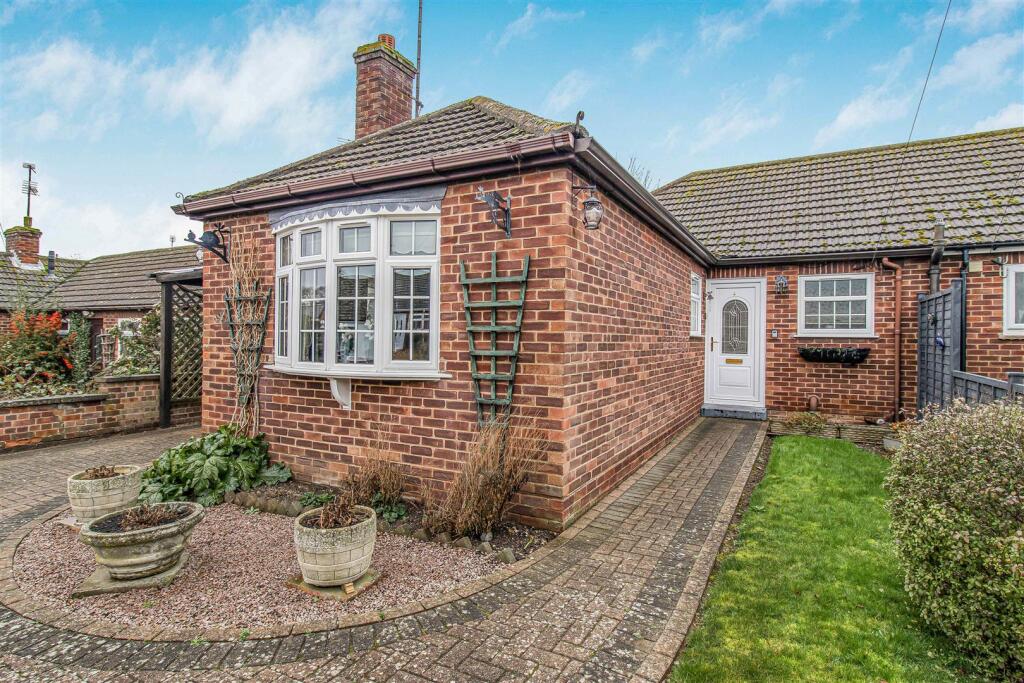 2-bed bungalow on Malvern Close, Newmarket, £325,000