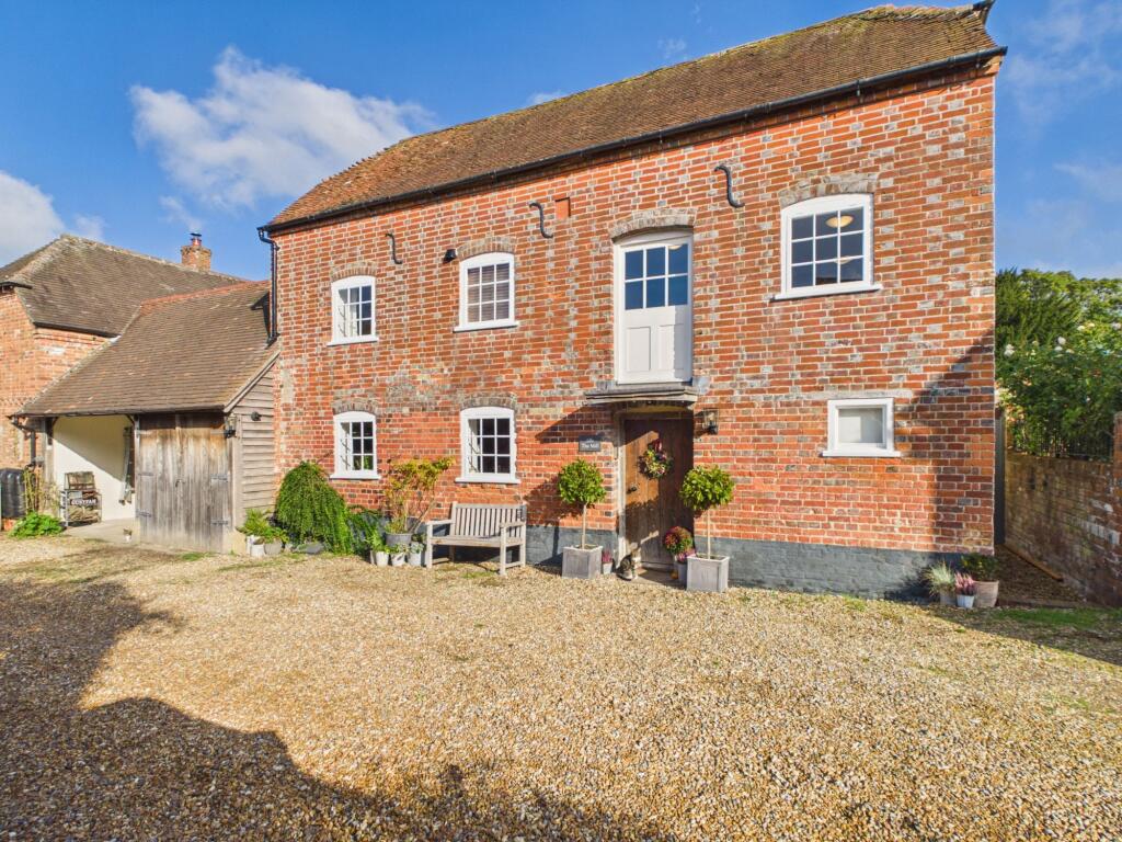 3-bed detached on Swan Street, Kingsclere, RG20, £750,000